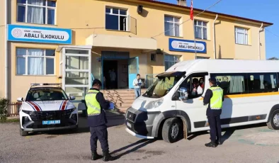 Sinop’ta Okul Servis Araçlarına Trafik Denetimi