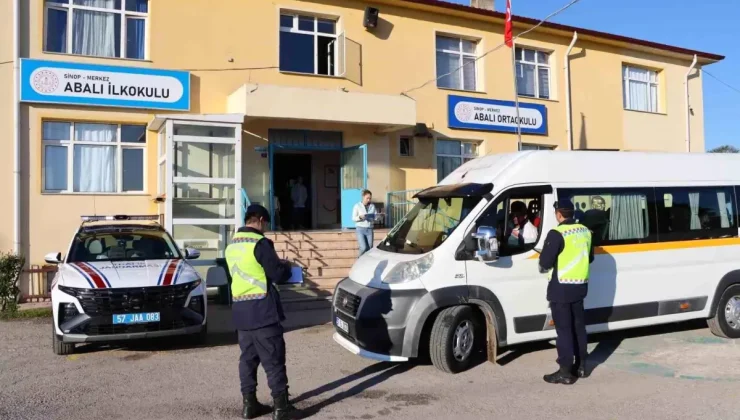 Sinop’ta Okul Servis Araçlarına Trafik Denetimi